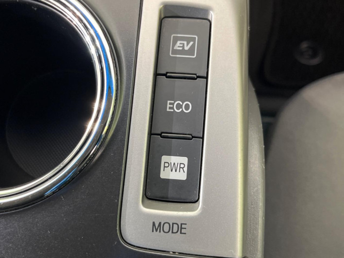 2013 Toyota Prius α DAA-ZVW41W (UW-6a0a82fb9ff43)[16]