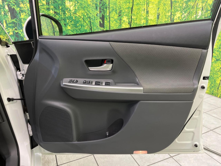 2013 Toyota Prius α DAA-ZVW41W (UW-6a0a82fb9ff43)[5]