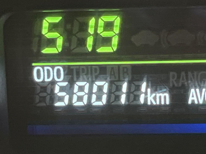 2013 Toyota Prius α DAA-ZVW41W (UW-6a0a82fb9ff43)[2]