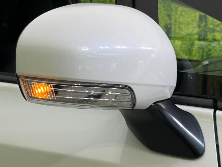 2013 Toyota Prius α DAA-ZVW41W (UW-6a0a82fb9ff43)[28]
