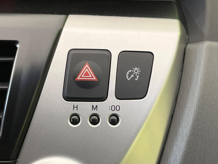 2013 Toyota Prius α DAA-ZVW41W (UW-6a0a82fb9ff43)[13]
