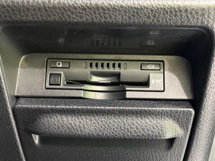 2020 Toyota Noah DAA-ZWR80W (UW-6a0a830383e26)[22]