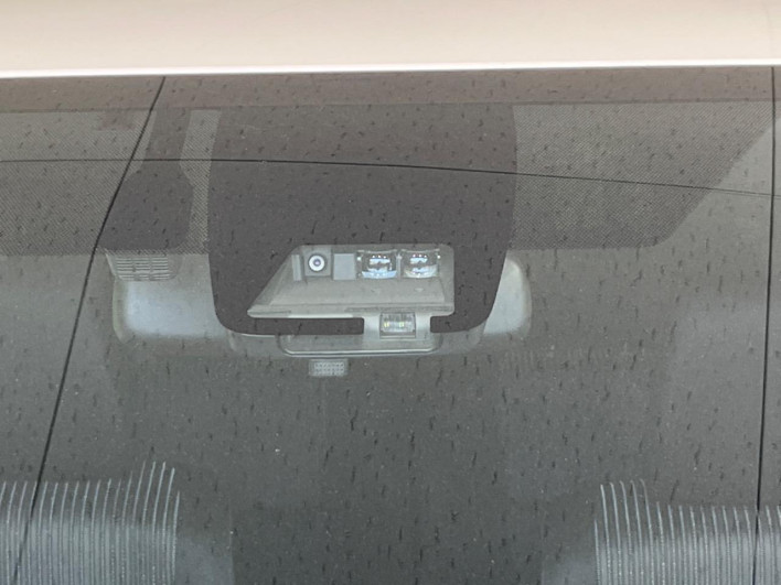 2020 Toyota Noah DAA-ZWR80W (UW-6a0a830383e26)[25]