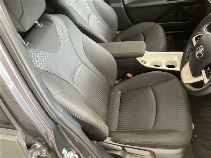 2017 Toyota Prius DAA-ZVW51 (UW-6a0e68239d359)[9]