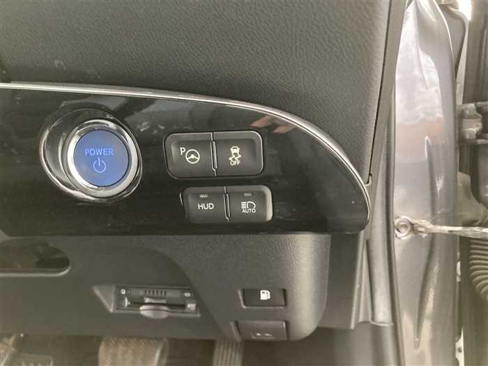 2017 Toyota Prius DAA-ZVW51 (UW-6a0e68239d359)[18]