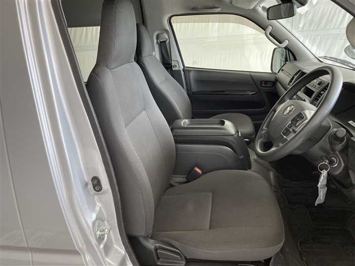 2021 Toyota Hiace Commuter QDF-GDH223B (UW-6a0e68247fbf5)[9]