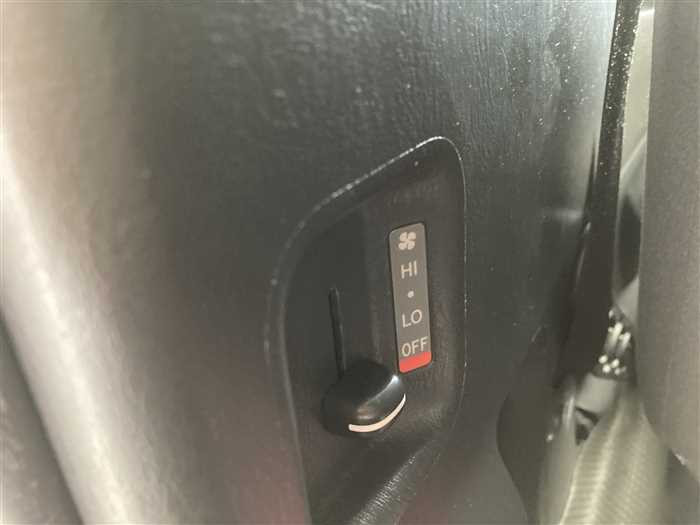 2021 Toyota Hiace Commuter QDF-GDH223B (UW-6a0e68247fbf5)[13]