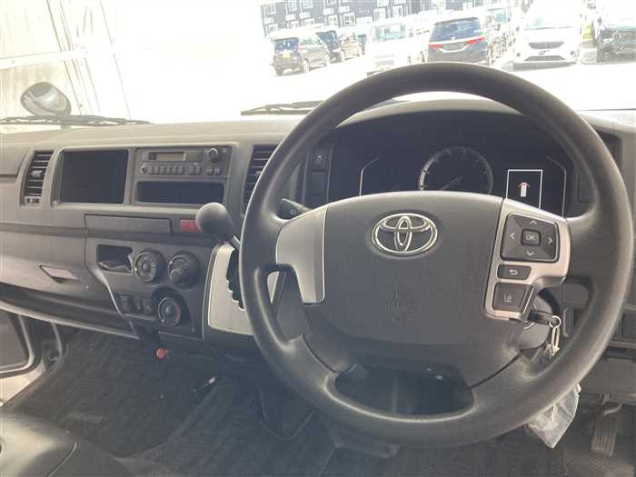 2021 Toyota Hiace Commuter QDF-GDH223B (UW-6a0e68247fbf5)[16]