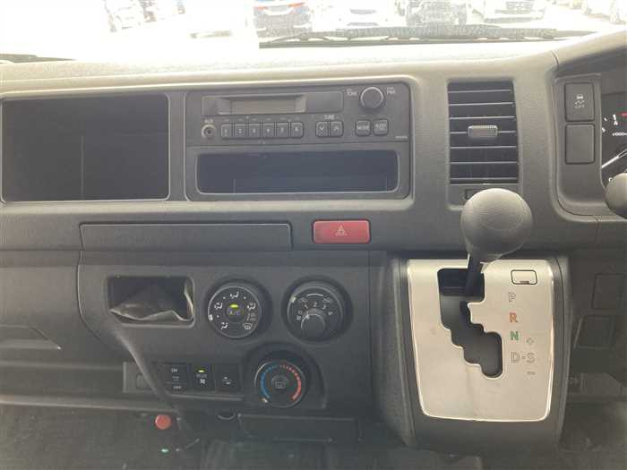 2021 Toyota Hiace Commuter QDF-GDH223B (UW-6a0e68247fbf5)[17]