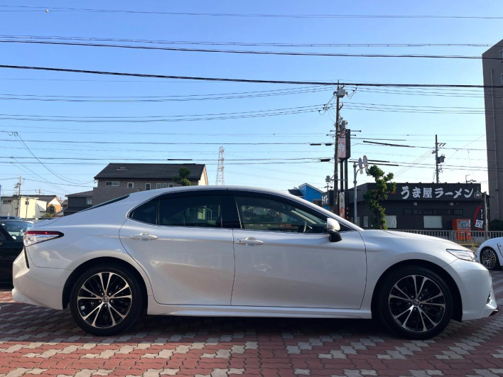 2020 Toyota Camry 6AA-AXVH70 (UW-6a0c6c047f6bd)[16]