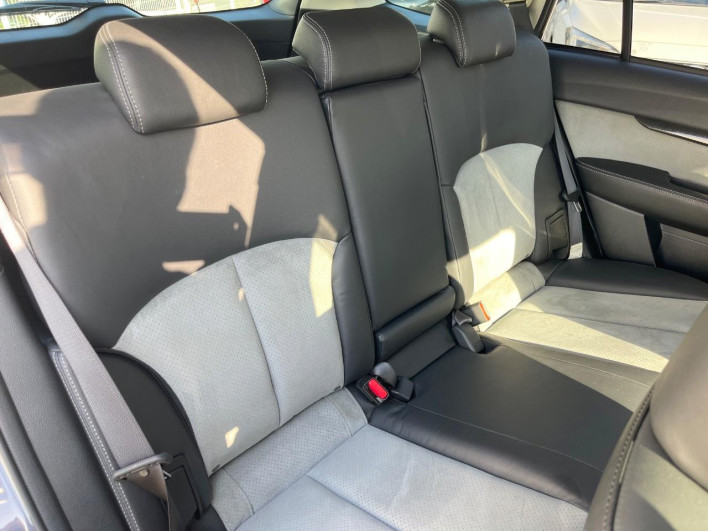 2010 Subaru Legacy Touring Wagon DBA-BR9 (UW-6a0c6c23a642d)[25]