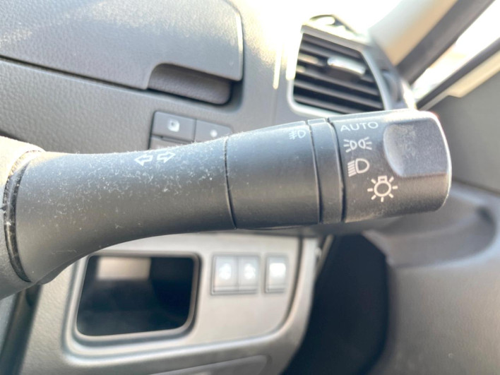 2011 Nissan Serena DBA-FC26 (UW-6a0c6c35224be)[11]