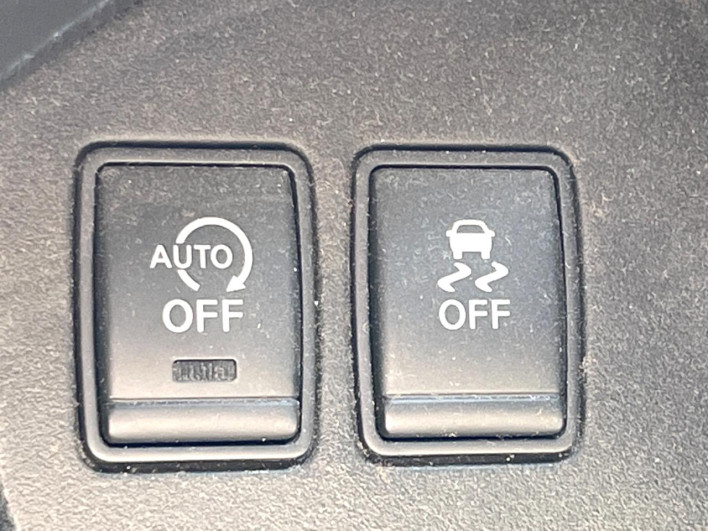 2011 Nissan Serena DBA-FC26 (UW-6a0c6c35224be)[13]