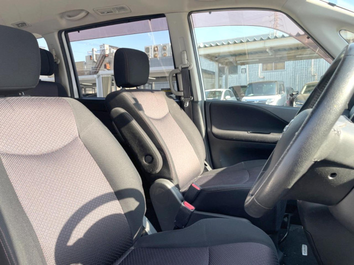2011 Nissan Serena DBA-FC26 (UW-6a0c6c35224be)[23]