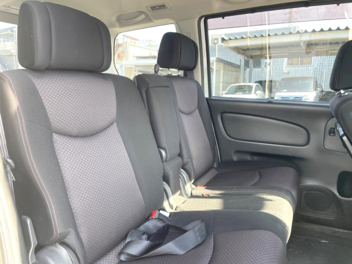 2011 Nissan Serena DBA-FC26 (UW-6a0c6c35224be)[22]
