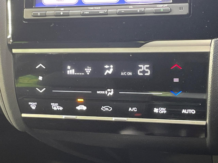 2016 Honda Fit Hybrid DAA-GP5 (UW-6a0c6c4de58b7)[24]