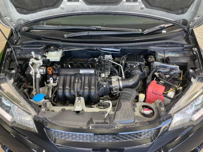 2016 Honda Fit Hybrid DAA-GP5 (UW-6a0c6c4de58b7)[4]