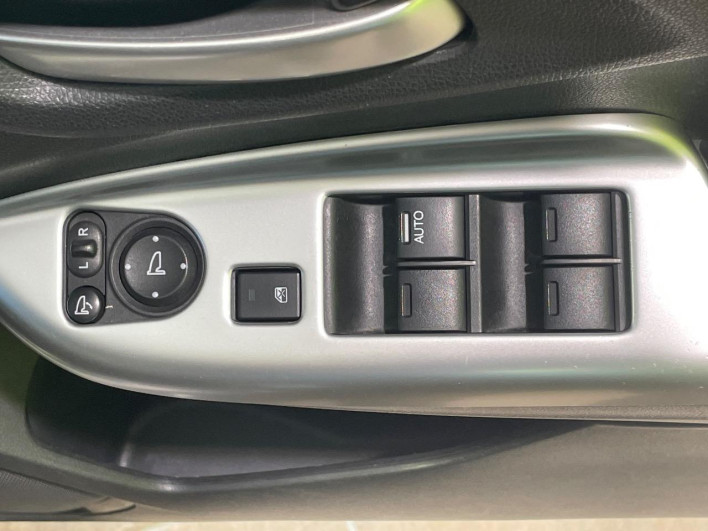 2016 Honda Fit Hybrid DAA-GP5 (UW-6a0c6c4de58b7)[5]