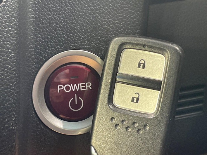 2016 Honda Fit Hybrid DAA-GP5 (UW-6a0c6c4de58b7)[9]