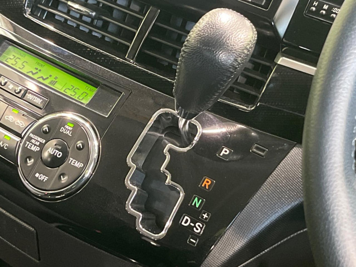 2015 Toyota Estima DBA-GSR55W (UW-6a0c6c522e81c)[16]
