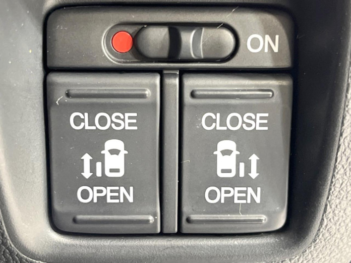 2017 Honda N-BOX CUSTOM DBA-JF1 (UW-6a0c6c7b2b204)[19]