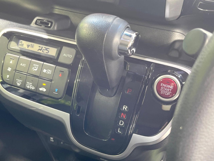 2017 Honda N-BOX CUSTOM DBA-JF1 (UW-6a0c6c7b2b204)[11]