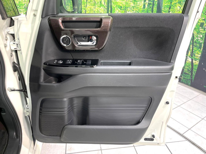 2017 Honda N-BOX CUSTOM DBA-JF3 (UW-6a0c6c7deb2a7)[27]