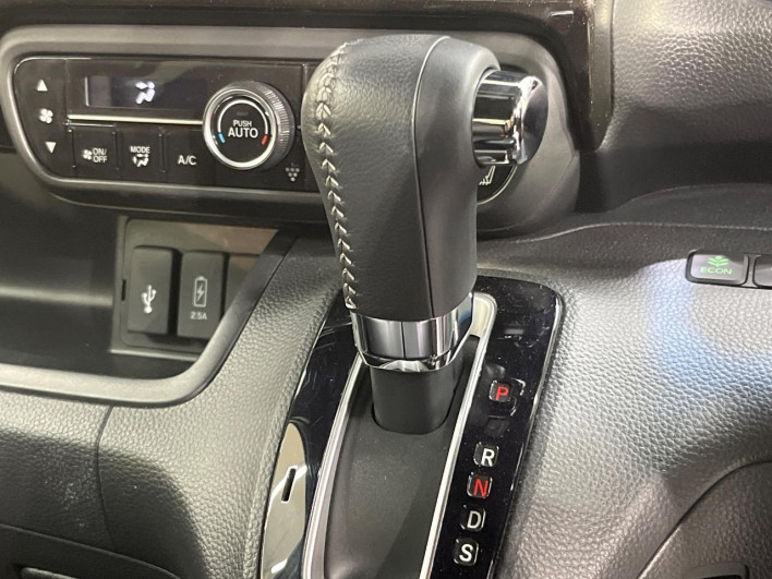 2019 Honda N-BOX CUSTOM 6BA-JF3 (UW-6a0c6c8382fb5)[23]