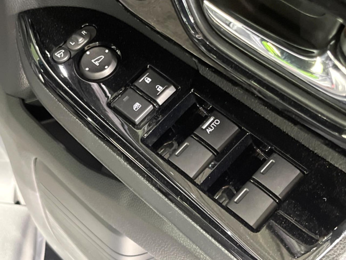 2022 Honda N-BOX CUSTOM 6BA-JF3 (UW-6a0c6c8510c6d)[10]