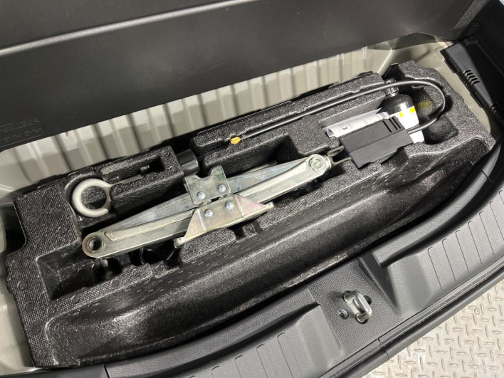 2022 Honda N-BOX CUSTOM 6BA-JF3 (UW-6a0c6c888aa26)[11]