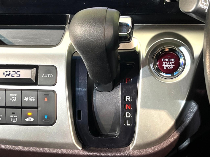 2014 Honda N-WGN Custom DBA-JH1 (UW-6a0c6c9678587)[14]
