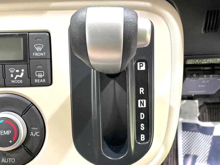 2014 Daihatsu Mira Cocoa DBA-L675S (UW-6a0c6cae198a7)[13]