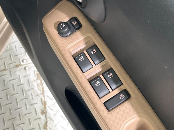 2017 Daihatsu Mira Cocoa DBA-L675S (UW-6a0c6cae9e8db)[25]