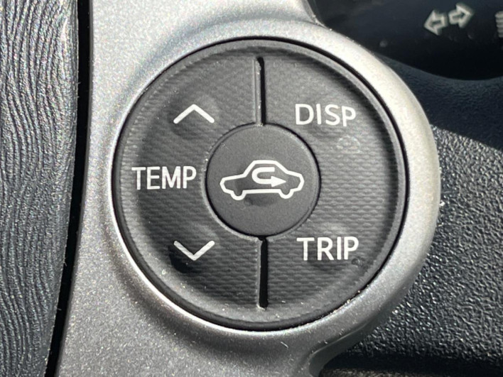 2014 Toyota Aqua DAA-NHP10 (UW-6a0c6d31a246a)[25]