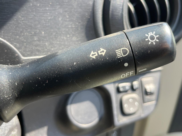 2014 Toyota Aqua DAA-NHP10 (UW-6a0c6d31a246a)[14]