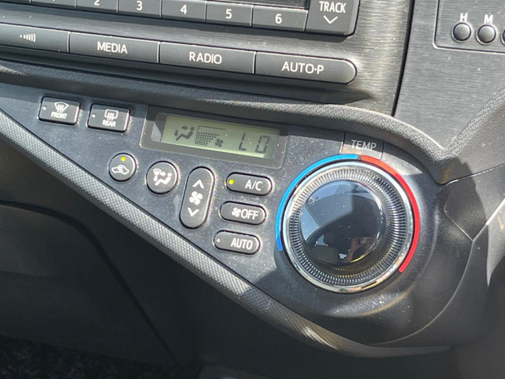 2014 Toyota Aqua DAA-NHP10 (UW-6a0c6d31a246a)[11]