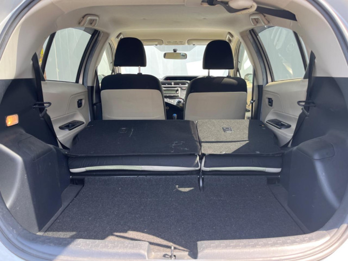 2014 Toyota Aqua DAA-NHP10 (UW-6a0c6d31a246a)[8]
