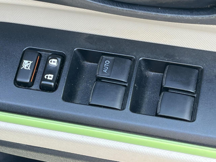 2014 Toyota Aqua DAA-NHP10 (UW-6a0c6d31a246a)[26]