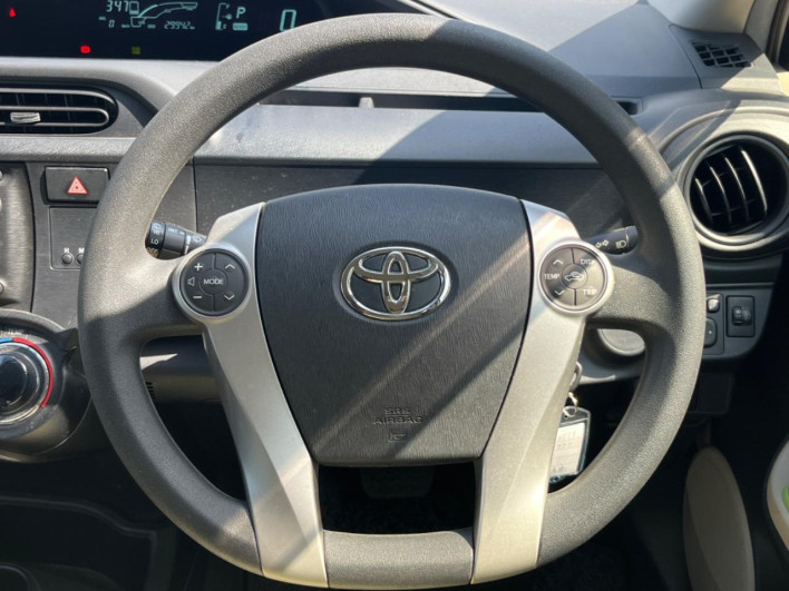 2014 Toyota Aqua DAA-NHP10 (UW-6a0c6d31a246a)[28]