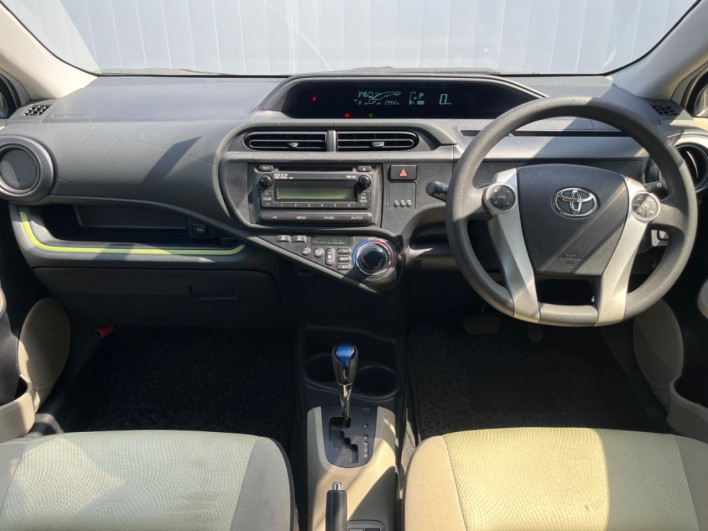 2014 Toyota Aqua DAA-NHP10 (UW-6a0c6d31a246a)[27]