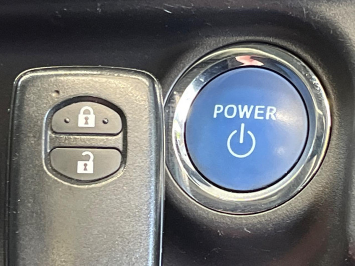 2015 Toyota Aqua DAA-NHP10 (UW-6a0c6d31c4d0a)[27]