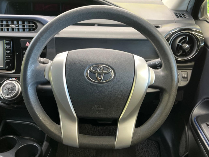2015 Toyota Aqua DAA-NHP10 (UW-6a0c6d31c4d0a)[25]