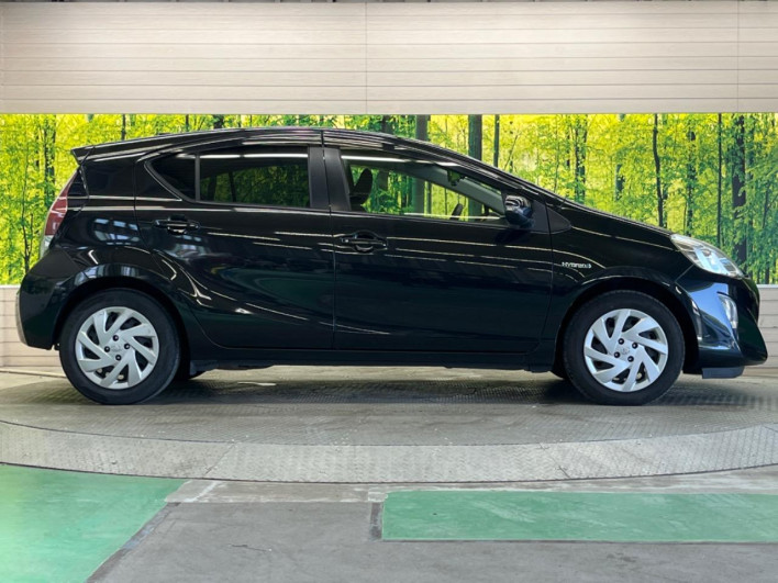 2015 Toyota Aqua DAA-NHP10 (UW-6a0c6d31c4d0a)[8]