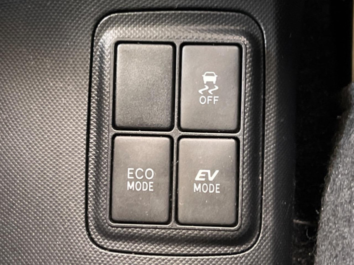 2015 Toyota Aqua DAA-NHP10 (UW-6a0c6d31c4d0a)[29]