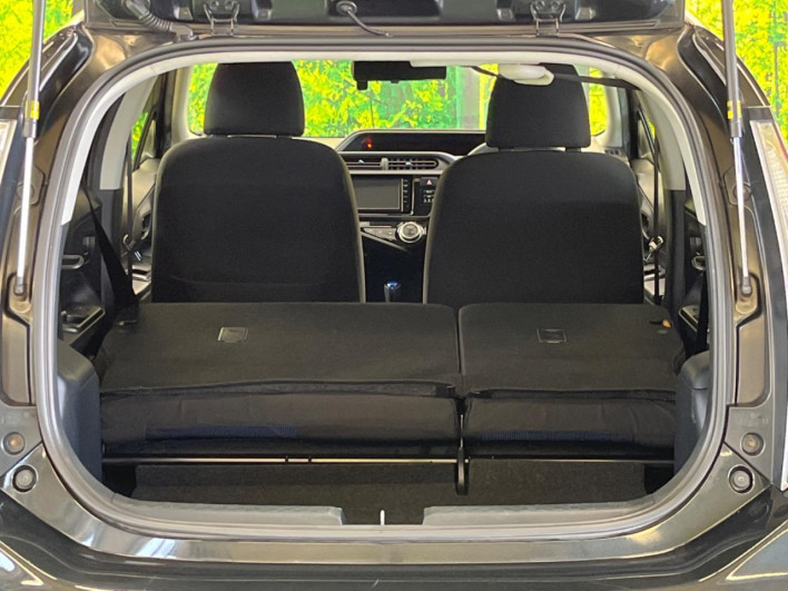 2015 Toyota Aqua DAA-NHP10 (UW-6a0c6d31c4d0a)[17]