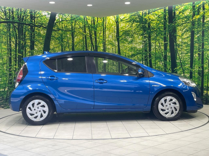 2017 Toyota Aqua DAA-NHP10 (UW-6a0c6d3414326)[18]