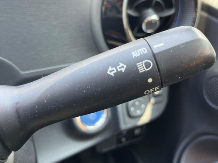 2017 Toyota Aqua DAA-NHP10 (UW-6a0c6d34f3b19)[26]
