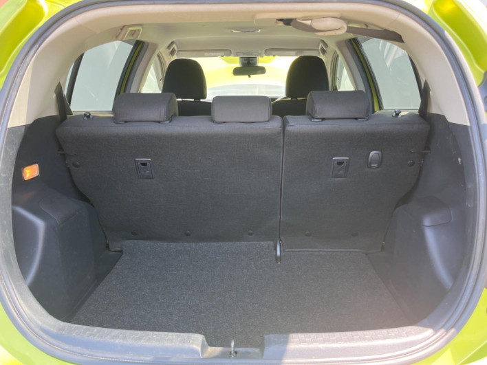 2017 Toyota Aqua DAA-NHP10 (UW-6a0c6d34f3b19)[4]