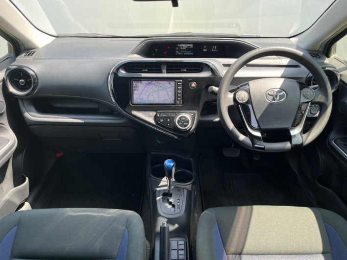 2017 Toyota Aqua DAA-NHP10 (UW-6a0c6d34f3b19)[28]