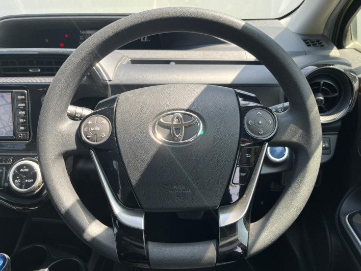 2017 Toyota Aqua DAA-NHP10 (UW-6a0c6d34f3b19)[29]